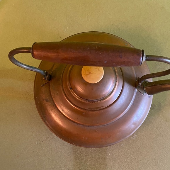 Vintage Copper Teapot with Wooden Handle made in Holland - Picture 3 of 4